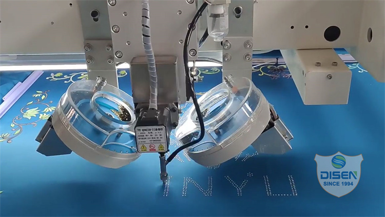  Máquina de bordar plana de alta velocidade com display LCD de cabeça única